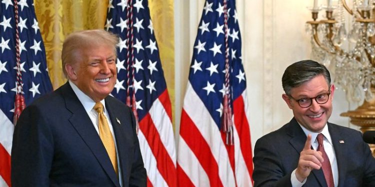 Mike Johnson hits iconic Nashville bar, blasts Dems for ‘lying’ about Trump’s agenda