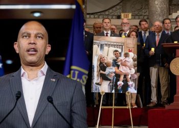 Hakeem Jeffries’ 4-word answer to why he skipped Charlie Kirk vigil