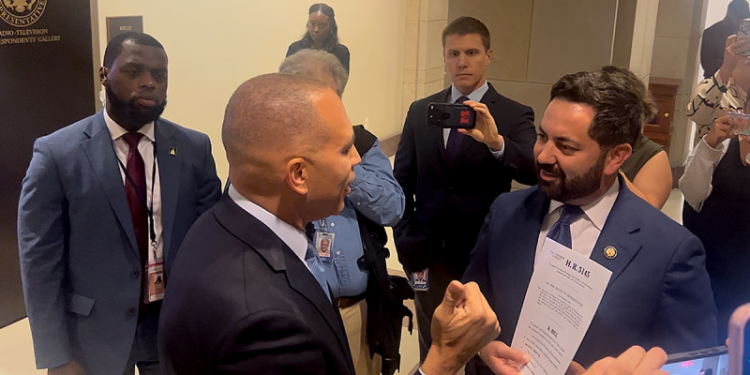 Screaming match erupts between Hakeem Jeffries, Mike Lawler as government shutdown chaos continues